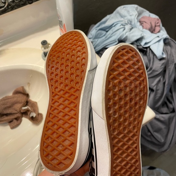 Vans - Picture 4 of 6